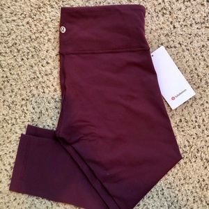 NWT Lululemon Wunder Under Crop MR Garnet size 8